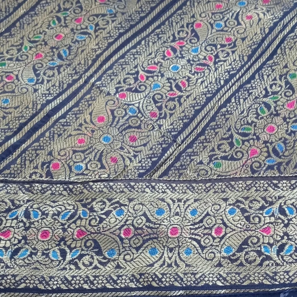 Gorgeous Silk Iridescent Patchwork Queen to King Sized Bedspread / Coverlet